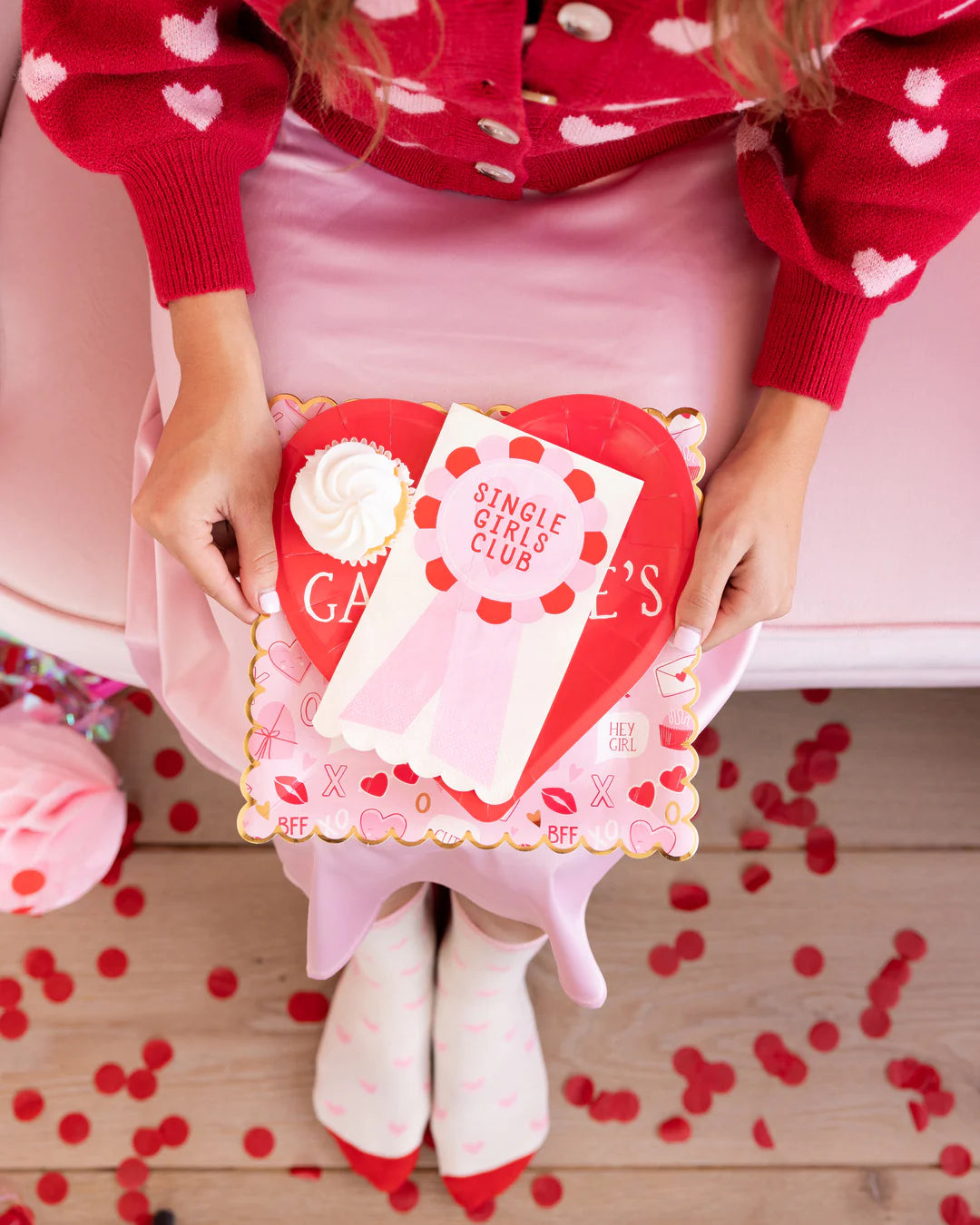 VALENTINE SCATTER SQUARE PAPER PLATE